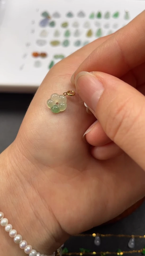 吊坠(不含链)18K金镶嵌翡翠一个JK637