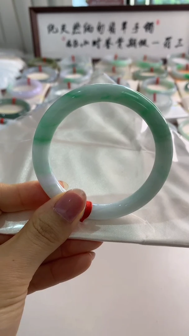 未镶嵌手镯翡翠58圆条白底青