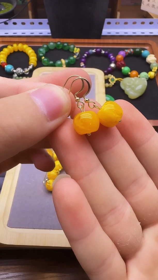 14K金镶嵌蜜蜡耳饰E01