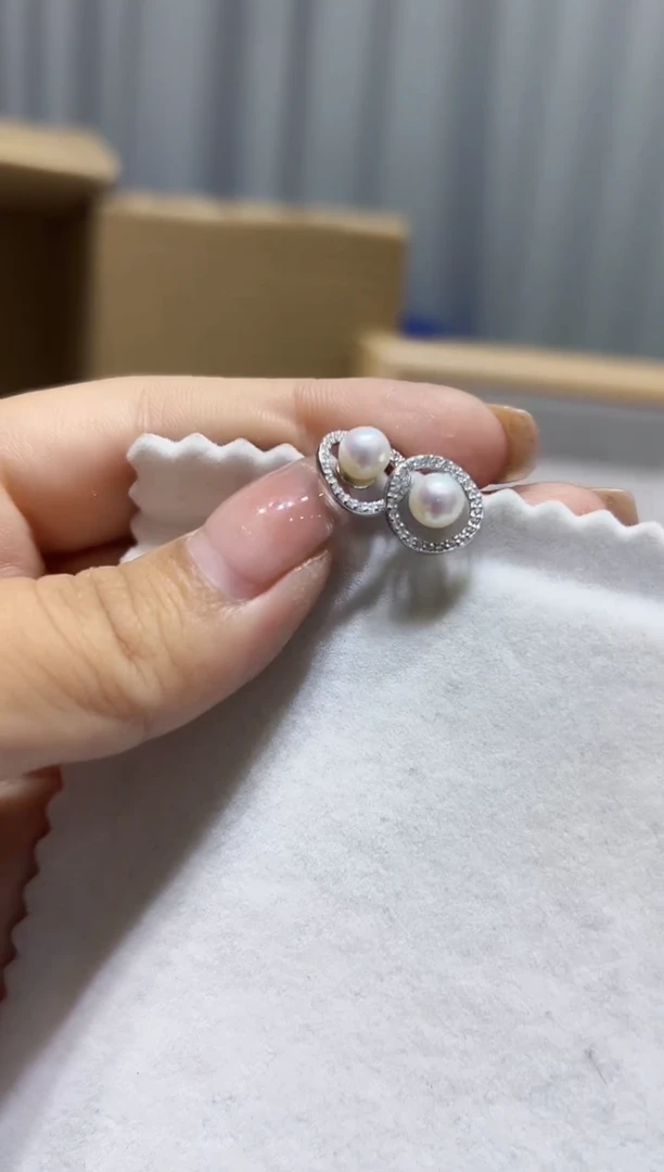 银S925镶嵌淡水珍珠耳钉43