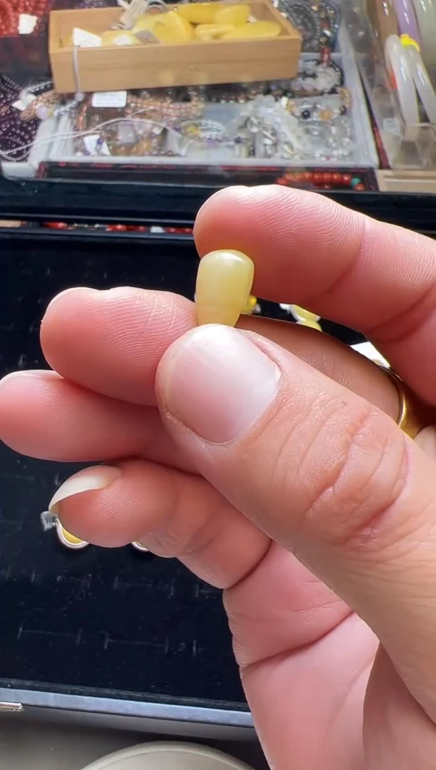 裸石蜜蜡未镶嵌哆***梦蜜蜡三通