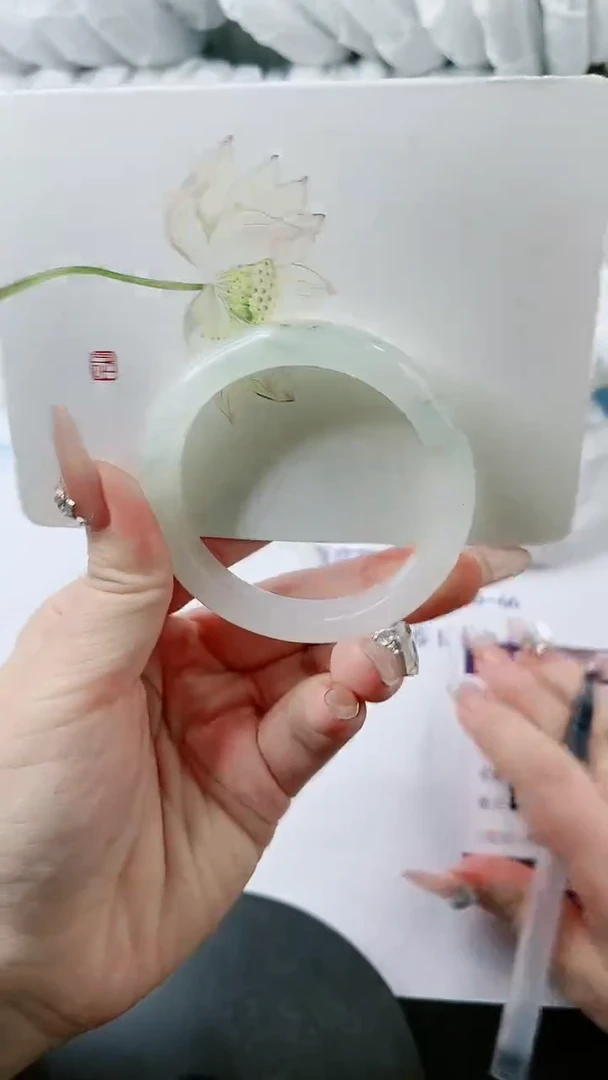 【闪购商品】石英质玉手镯未镶嵌多样性发货L657