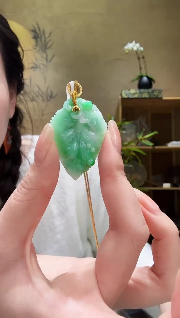 颈饰未镶嵌翡翠吊坠