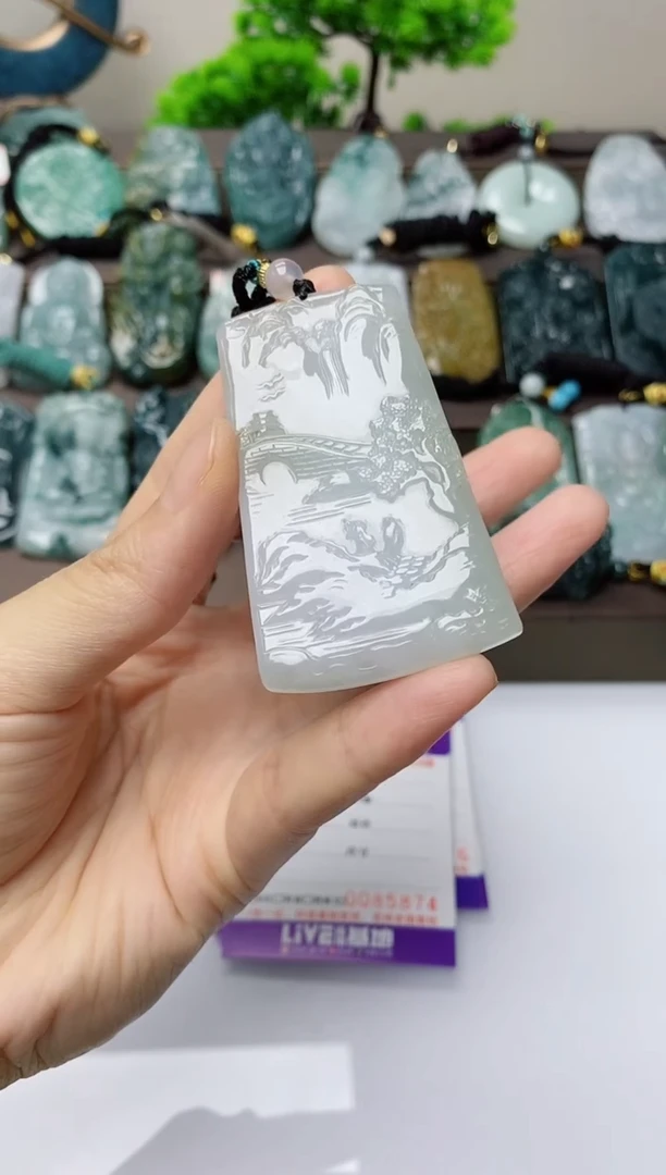 翡翠未镶嵌颈饰