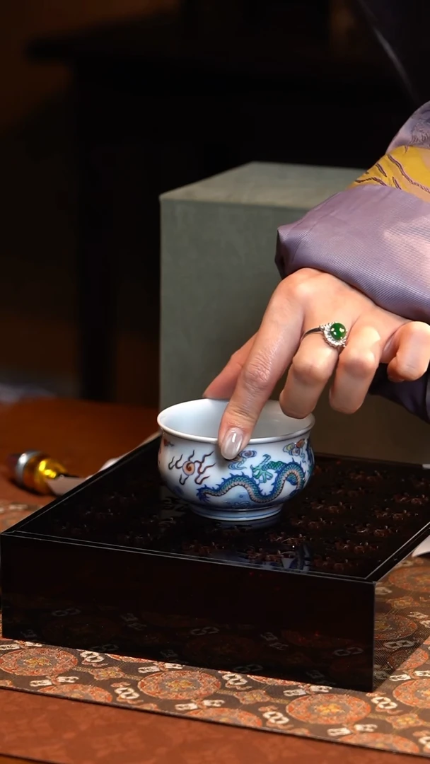 【闪购商品】J斗彩苍龙教子炉式杯带内绘