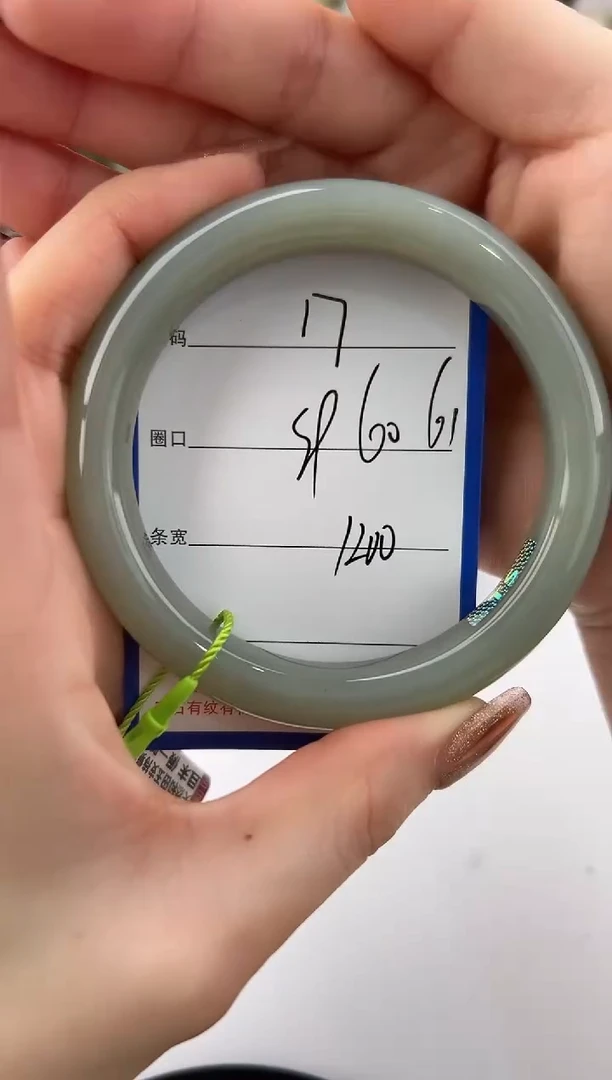 未镶嵌手镯和田玉17颜色微差无瑕疵