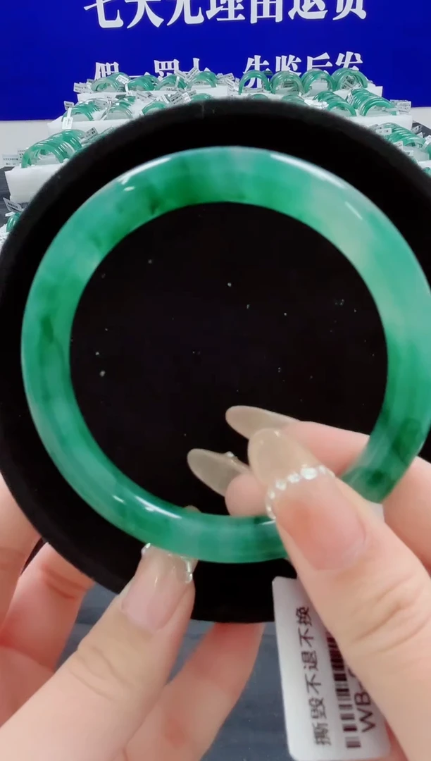 未镶嵌手镯石英质玉（非洲翠）圈口64