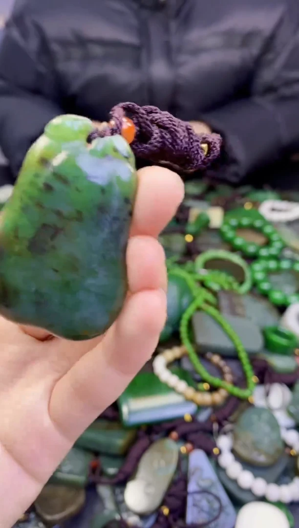 颈饰未镶嵌和田玉1