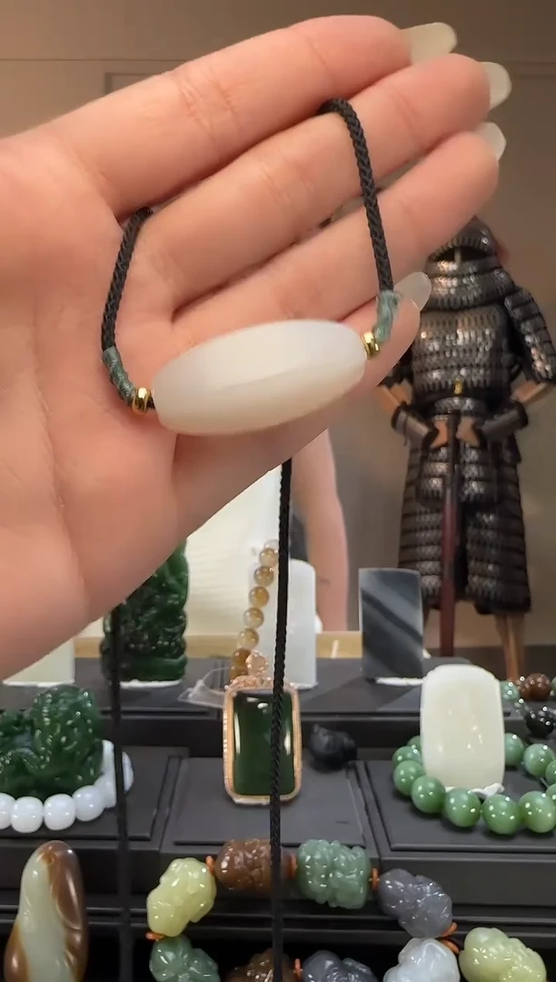 颈饰未镶嵌和田玉白玉乐子吊坠