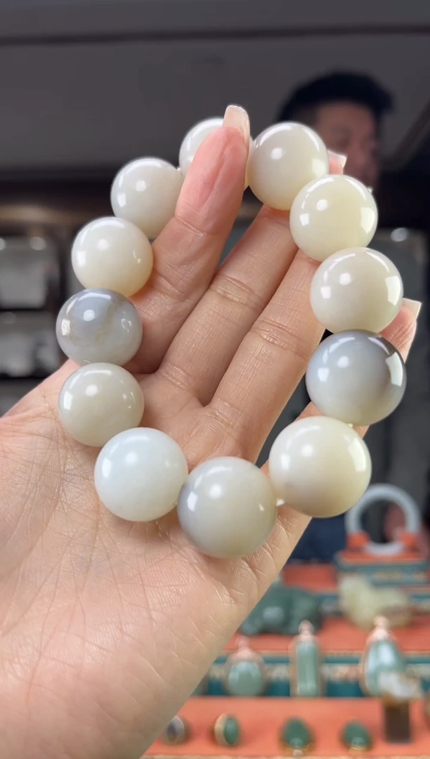 颈饰未镶嵌和田玉你**看佩佩