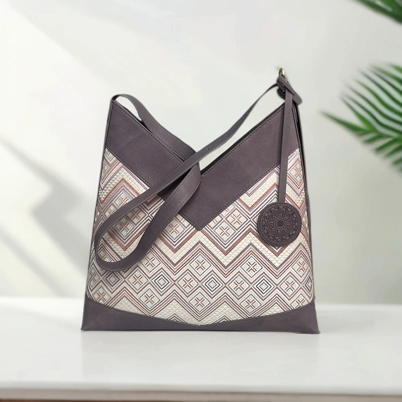 壮锦包包水桶包广西非遗轻奢时尚百搭女士经典肩包