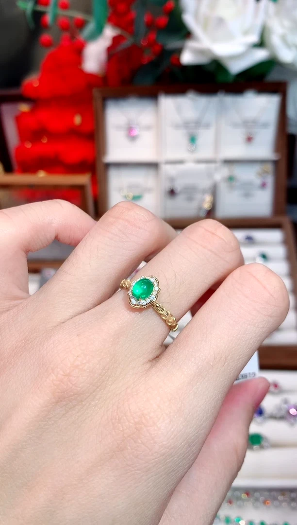18K金镶嵌戒指祖母绿0.67ct/天然宝石/七天无理由