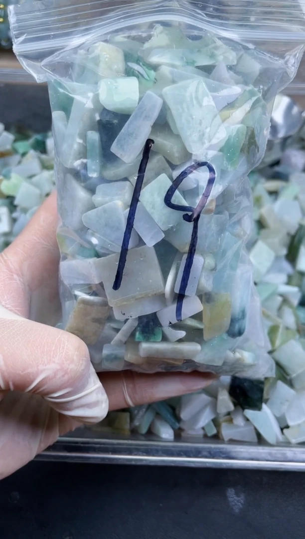 【闪购商品】翡翠颈饰未镶嵌天然翡翠边角小号500克19