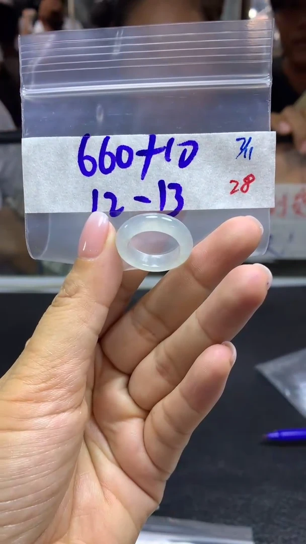 定制翡翠未镶嵌毛货需精细抛光拍一发一