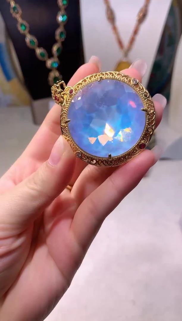 铁合金无奢华荧光蓝吊坠