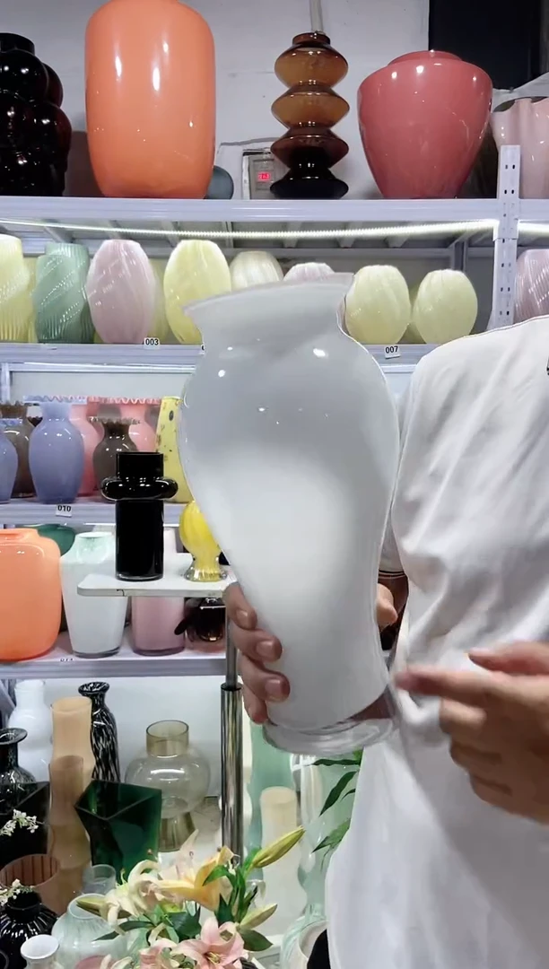 白色美人瓶微瑕介意勿拍