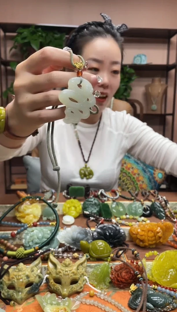 未镶嵌岫玉吊坠·