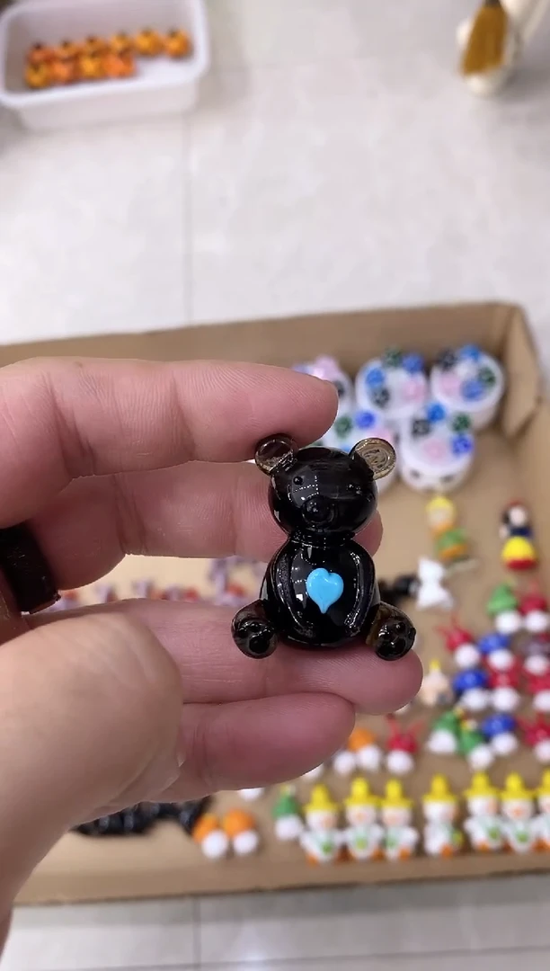 手工艺品琉璃咸**瘩黑熊