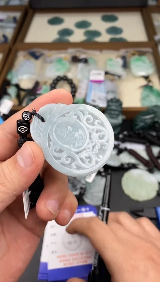 【闪购商品】翡翠颈饰未镶嵌  天然翡翠，一物一图