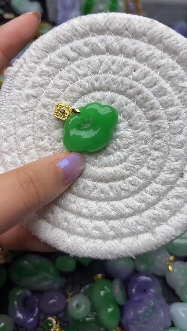 颈饰未镶嵌翡翠缅甸翡翠吊坠