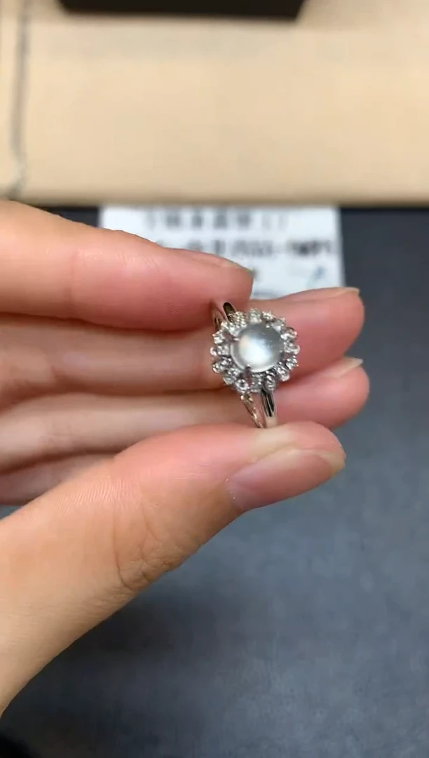 18K金镶嵌戒指翡翠蛋面【无服务费