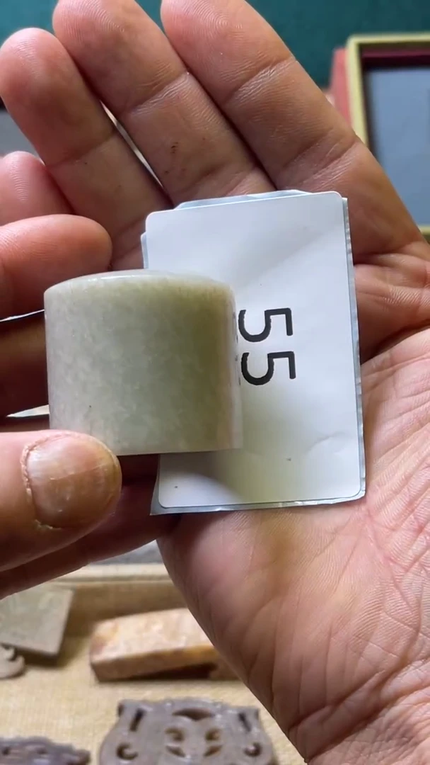 颈饰未镶嵌和田玉.