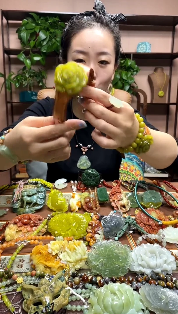 未镶嵌岫玉手牌多样性发货发其中之一