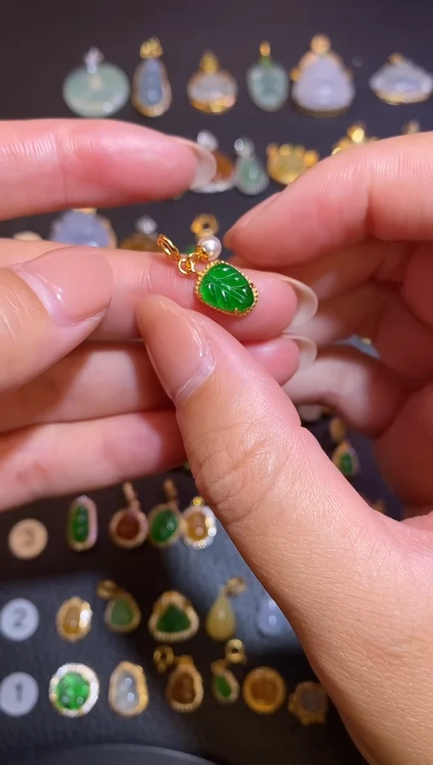 颈饰银S925镶嵌翡翠a货翡翠