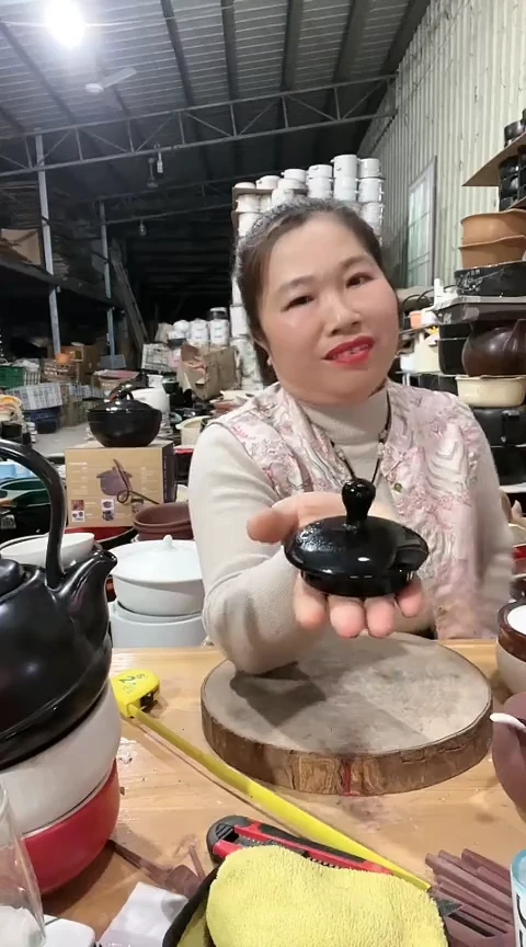 陶熊**妈瑕疵黑色手把壶盖子
