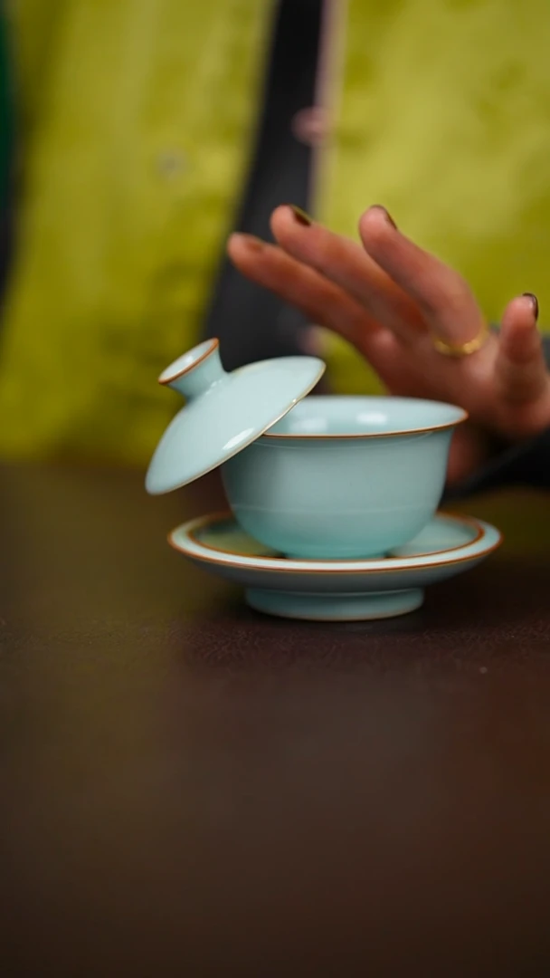 天青小悬停盖碗不完美