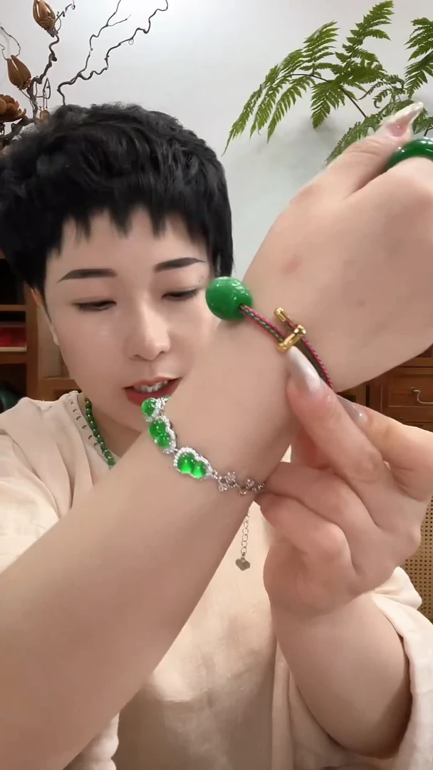 翡翠未镶嵌颈饰144