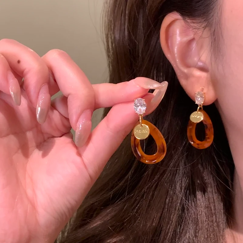 铜合金锆石耳饰 秋冬复古轻奢美拉德水滴耳环女气质高级耳针耳饰