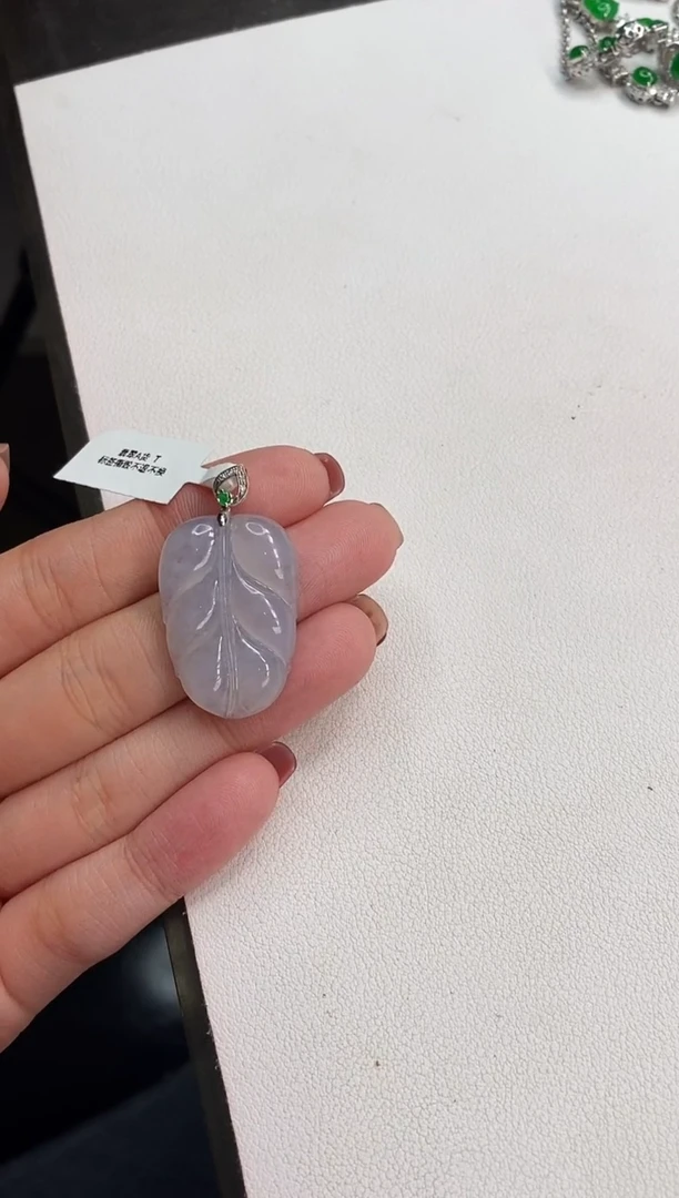 【闪购商品】翡翠颈饰18K金镶嵌叶子