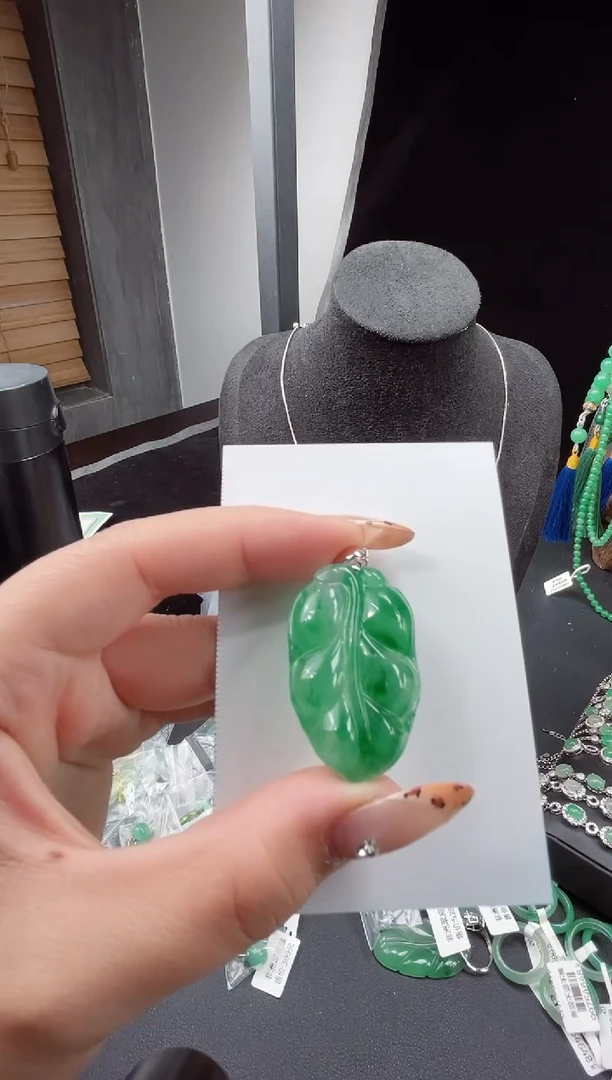 吊坠(赠链)银S925镶嵌石英质玉（非洲翠）28.71叶子