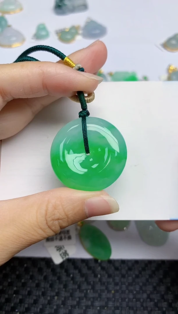 翡翠18K金镶嵌颈饰天然翡翠A货