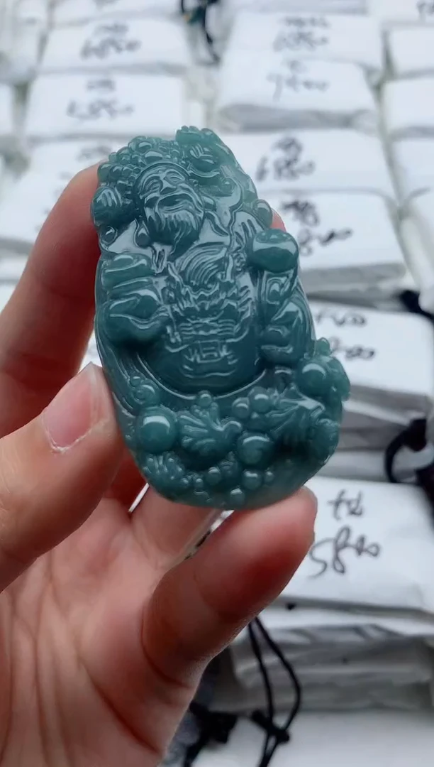 翡翠未镶嵌颈饰1