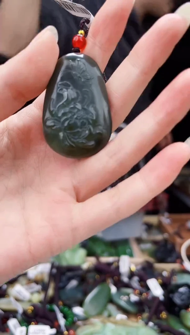 颈饰未镶嵌和田玉1