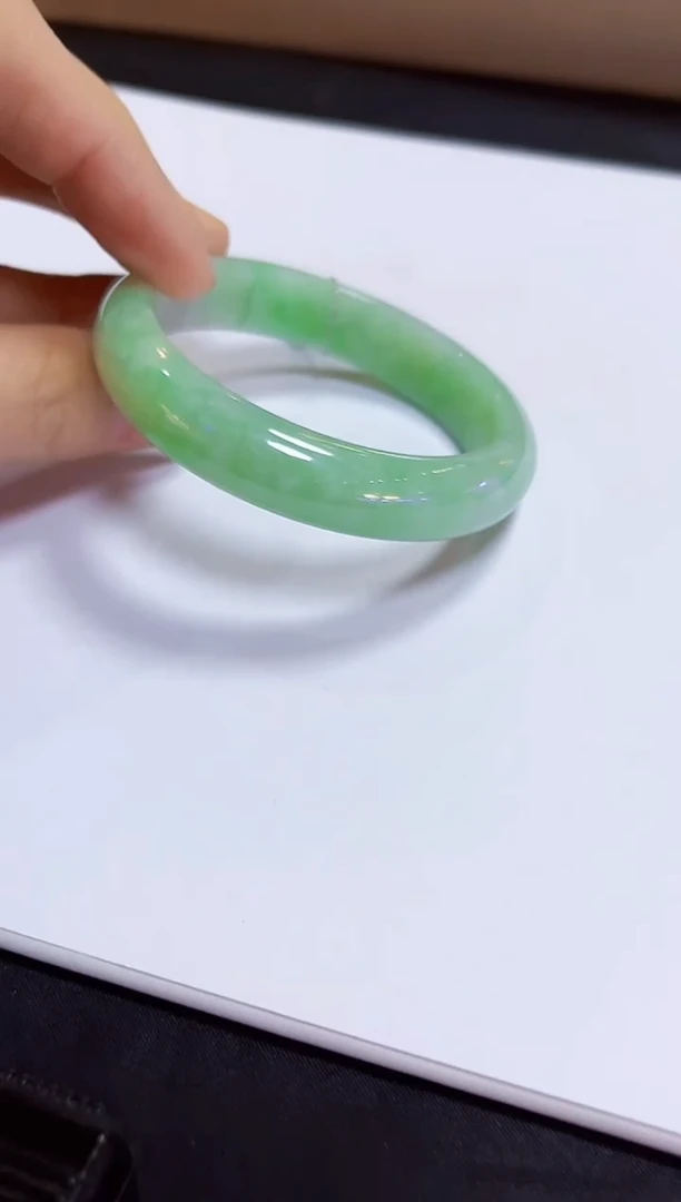 颈饰未镶嵌翡翠手镯55