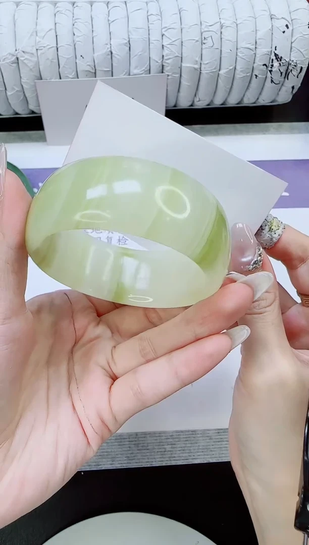 未镶嵌手镯石英质玉95/57.6