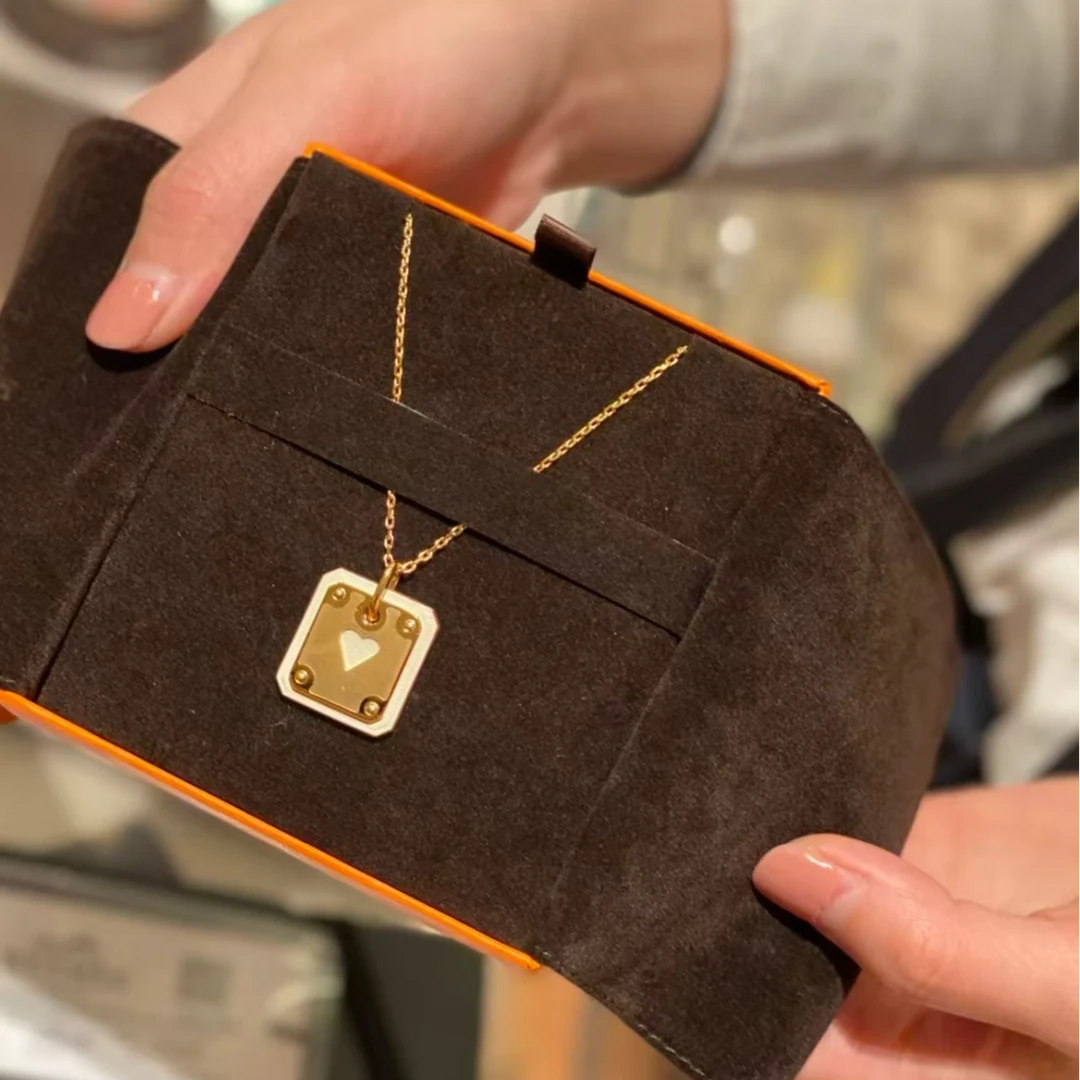 【过检发】As de Coeur 金属皮牌爱心项链 有盒