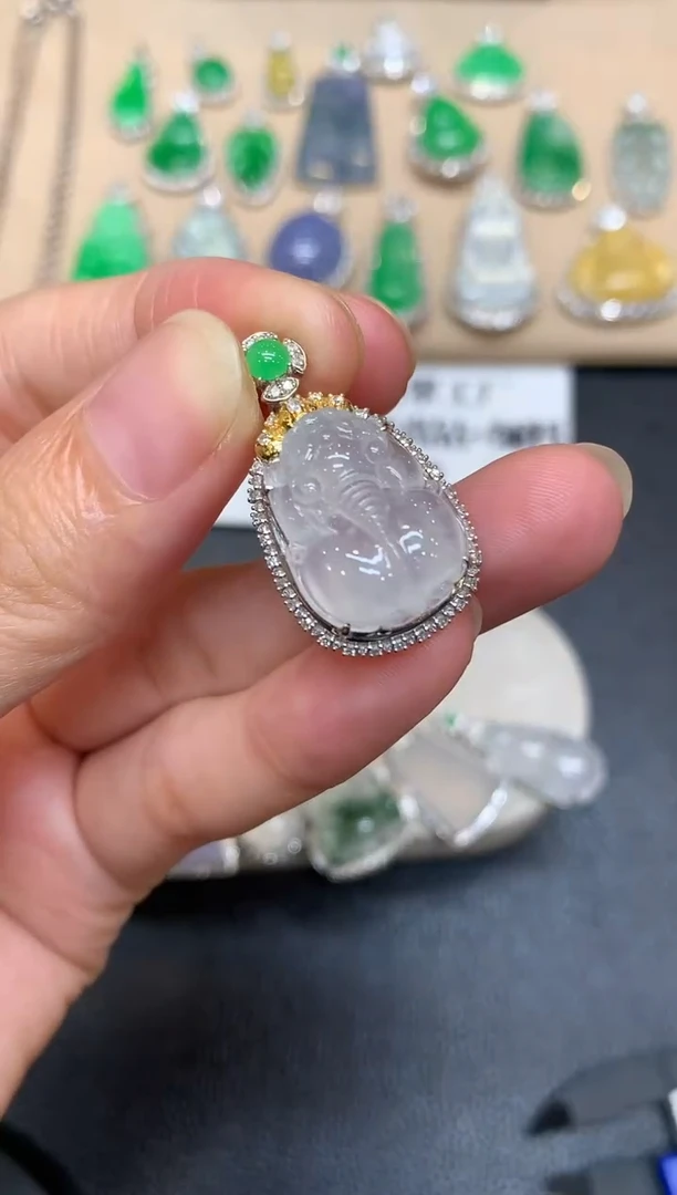 颈饰18K金镶嵌翡翠貔貅【无服务费