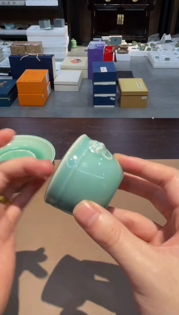 160窑承青瓷衔环小缸杯