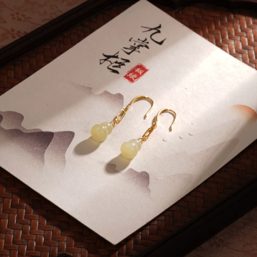 天然和田玉黄口冰料葫芦耳饰—多样性发其一