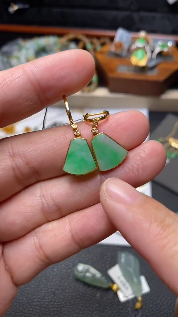 翡翠18K金镶嵌颈饰净货36704