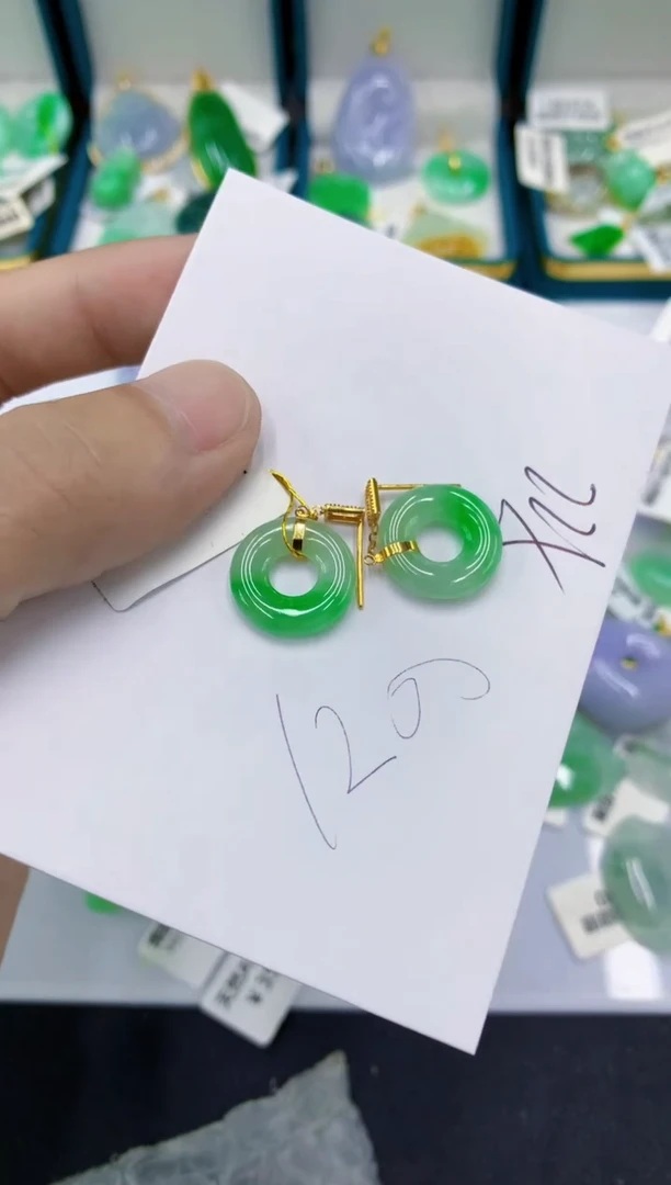 翡翠18K金镶嵌颈饰翡翠