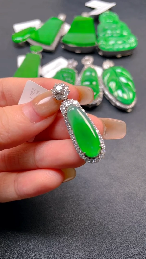 颈饰银S925镶嵌翡翠吊坠