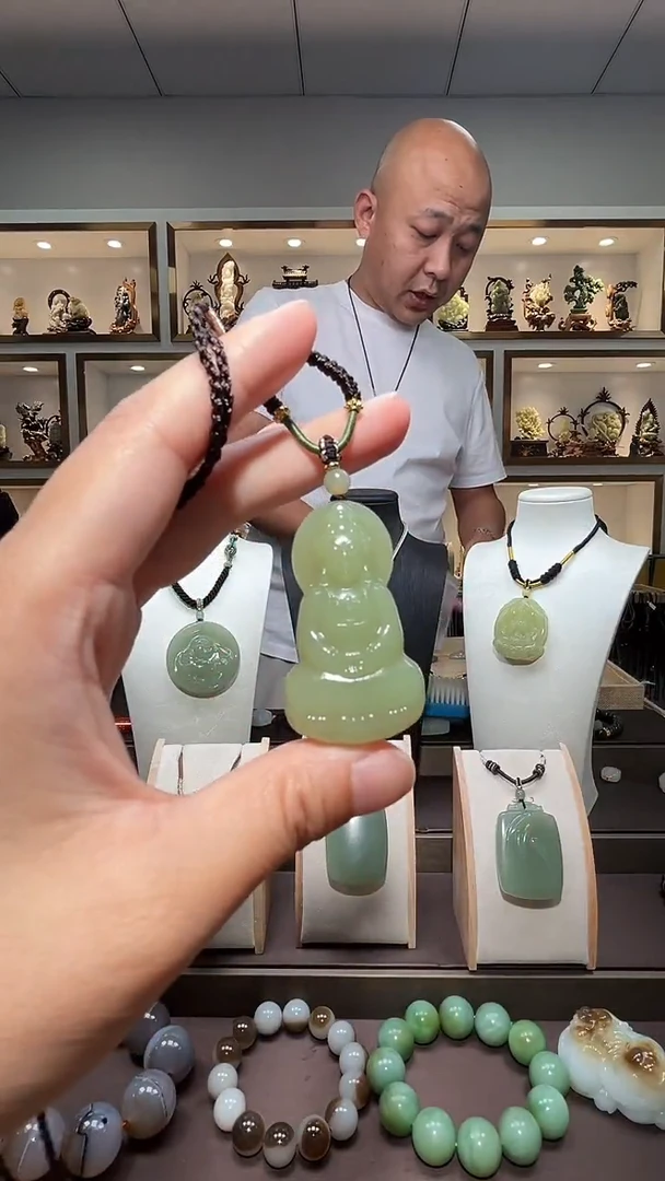 和田玉未镶嵌颈饰苏