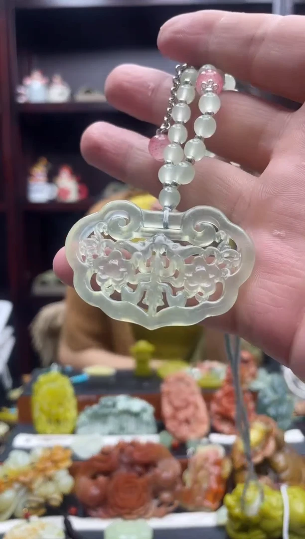 岫玉未镶嵌吊坠·