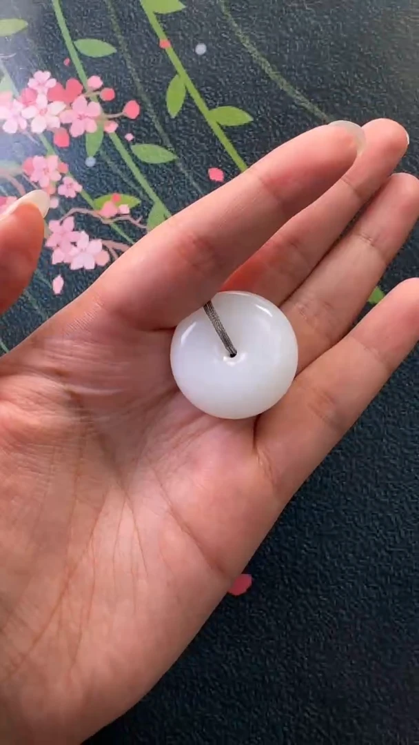 和田玉未镶嵌颈饰吊坠