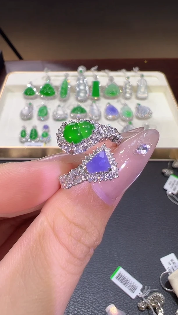 18K金镶嵌戒指翡翠翡翠